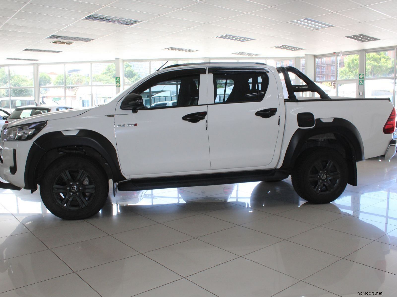 2023 Toyota Hilux 2.4 GD4 4x4 Auto DC pictures