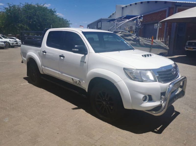 2015 Toyota HILUX 3.0 D4D D/C 4X4 DAKAR pictures