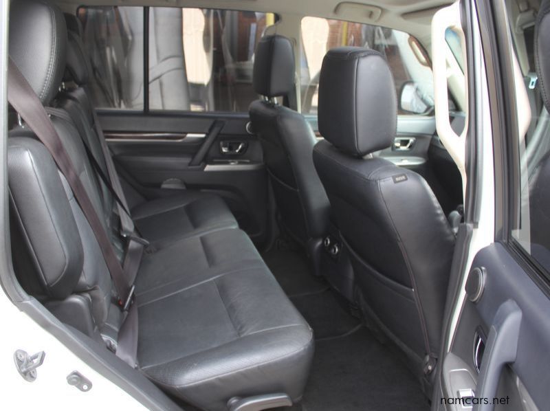 2014 Mitsubishi Pajero 5 door pictures