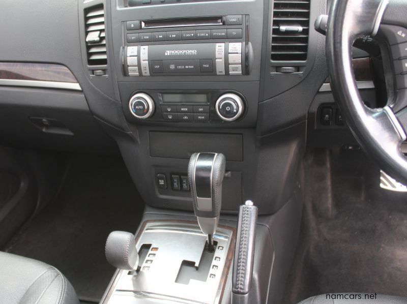 2014 Mitsubishi Pajero 5 door pictures