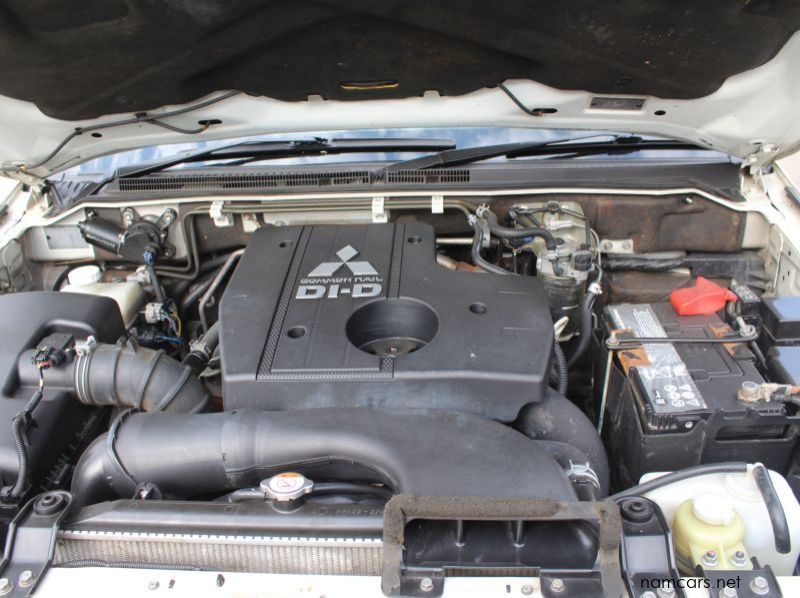 2014 Mitsubishi Pajero 5 door pictures