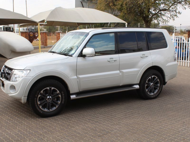 2014 Mitsubishi Pajero 5 door pictures
