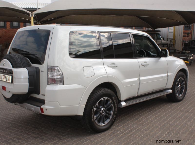 2014 Mitsubishi Pajero 5 door pictures