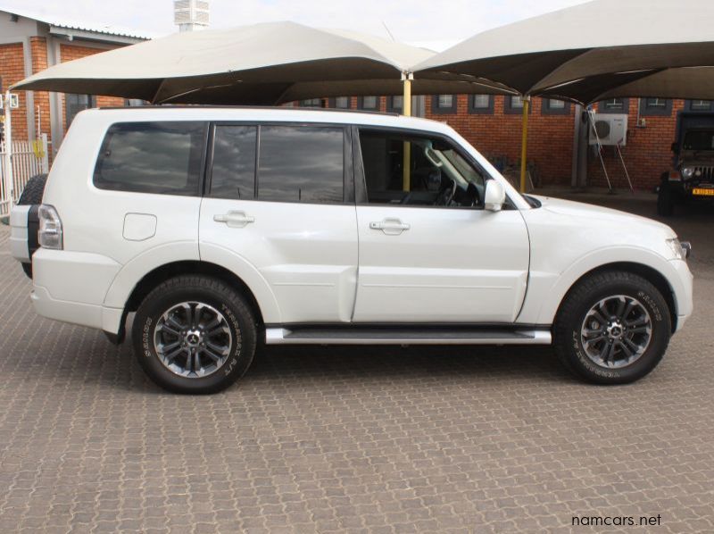 2014 Mitsubishi Pajero 5 door pictures