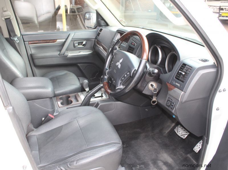 2014 Mitsubishi Pajero 5 door pictures