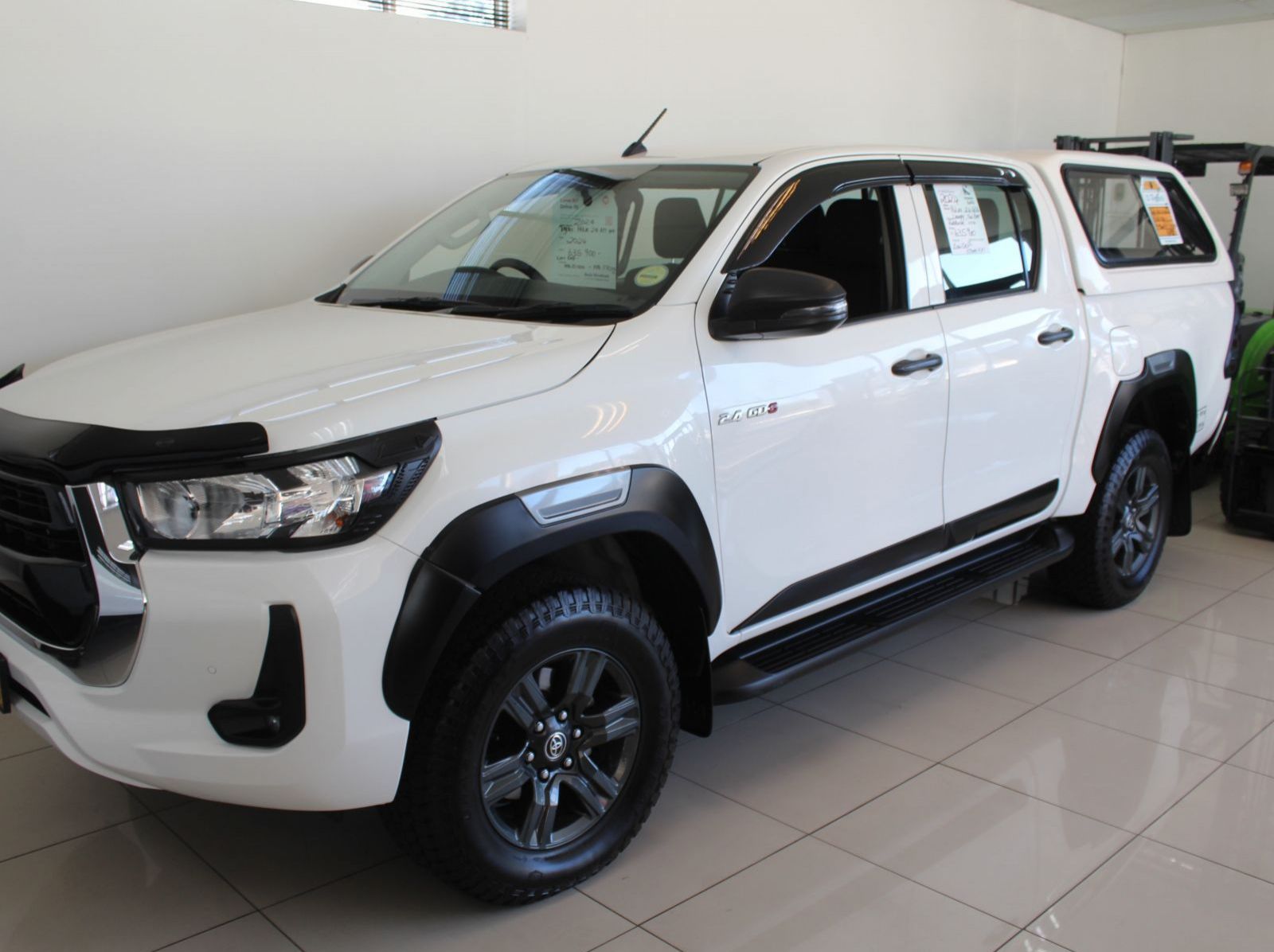 2024 Toyota Hilux 2.4 GD6 pictures