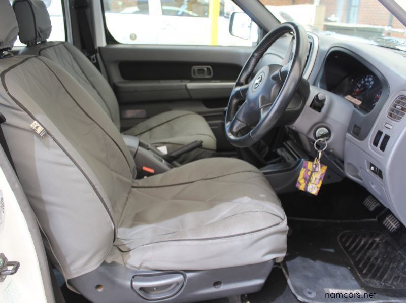 2017 Nissan NP300 2.5TDI D/C 4X4 pictures