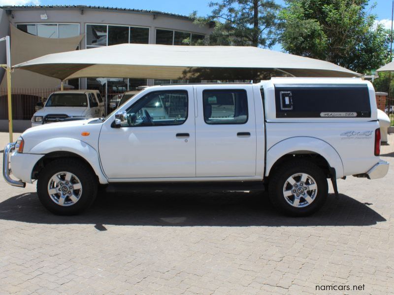 2017 Nissan NP300 2.5TDI D/C 4X4 pictures