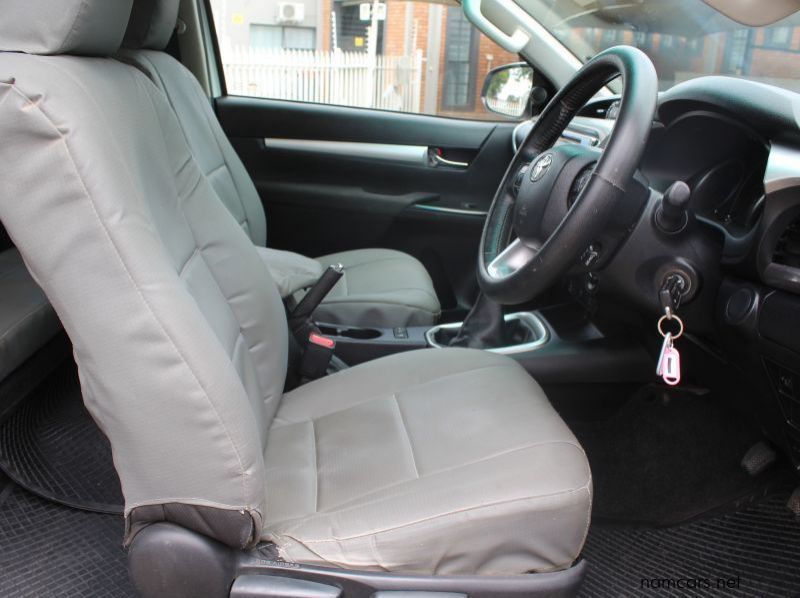 2017 Toyota HILUX 2.8GD6 CLUBCAB 4X4 pictures