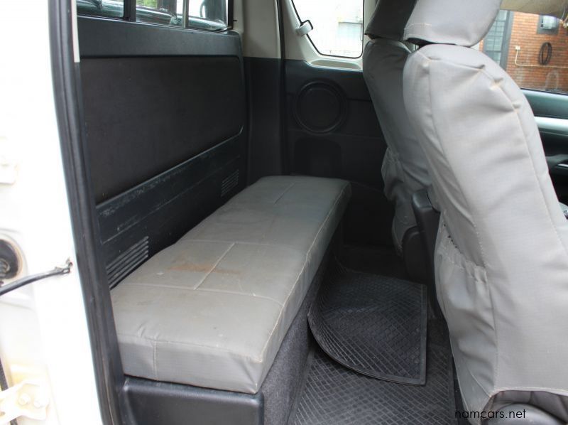 2017 Toyota HILUX 2.8GD6 CLUBCAB 4X4 pictures