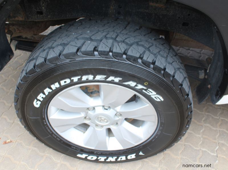 2017 Toyota HILUX 2.8GD6 CLUBCAB 4X4 pictures