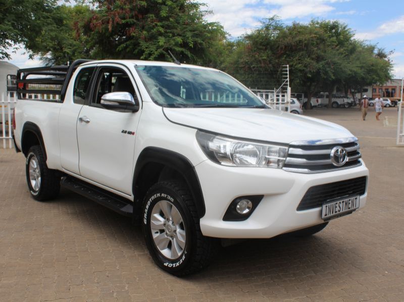 2017 Toyota HILUX 2.8GD6 CLUBCAB 4X4 pictures