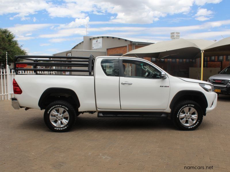 2017 Toyota HILUX 2.8GD6 CLUBCAB 4X4 pictures