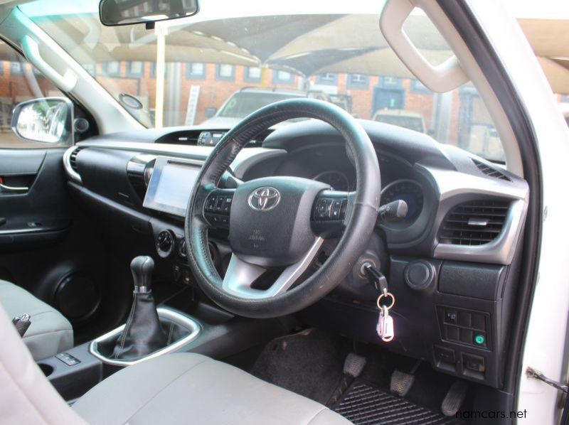 2017 Toyota HILUX 2.8GD6 CLUBCAB 4X4 pictures