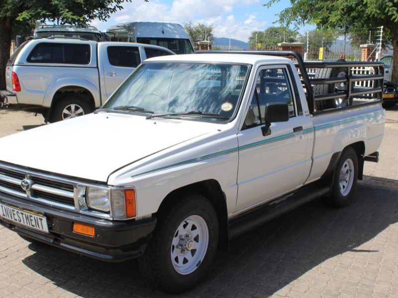1997 Toyota Hilux 2.4 Diesel 2x4 SWB pictures