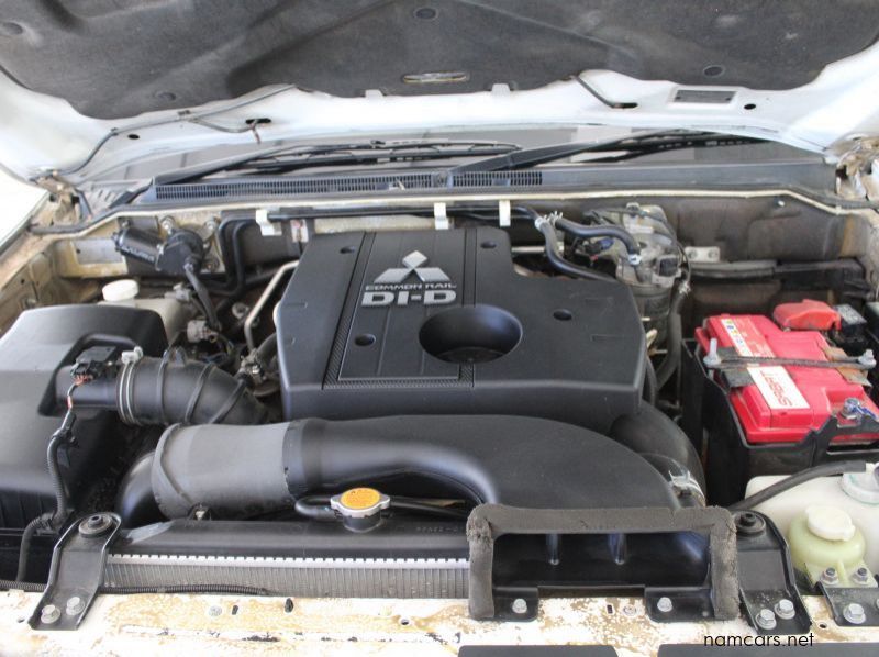 2010 Mitsubishi Pajero 3.2 DID 7 seater pictures