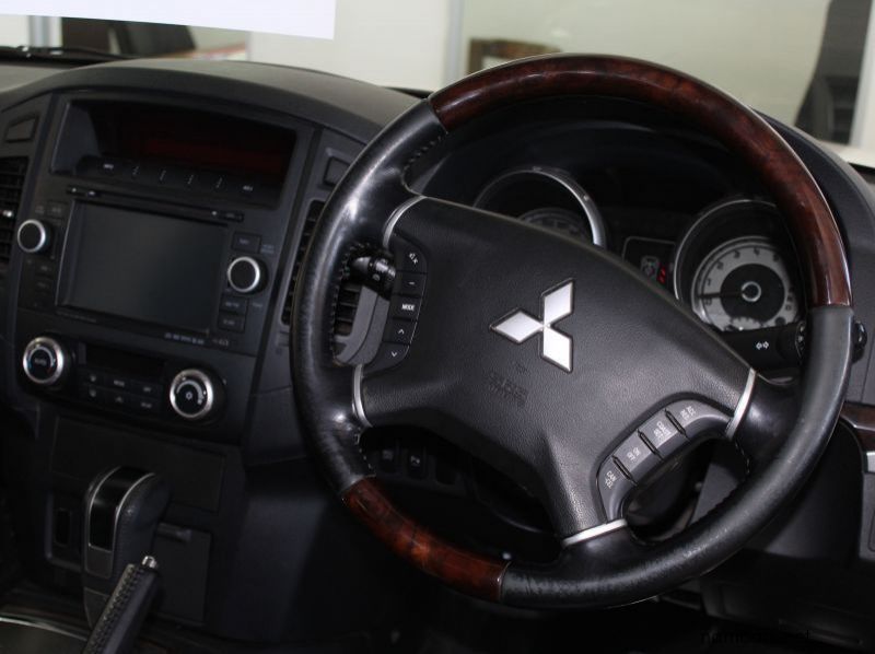 2010 Mitsubishi Pajero 3.2 DID 7 seater pictures
