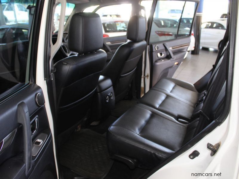 2010 Mitsubishi Pajero 3.2 DID 7 seater pictures