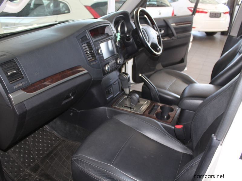 2010 Mitsubishi Pajero 3.2 DID 7 seater pictures
