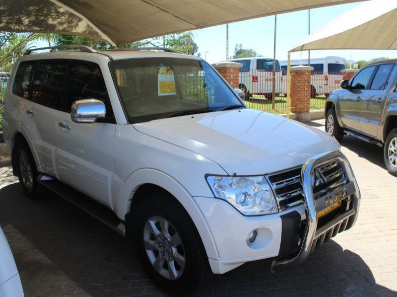 2010 Mitsubishi Pajero 3.2 DID 7 seater pictures