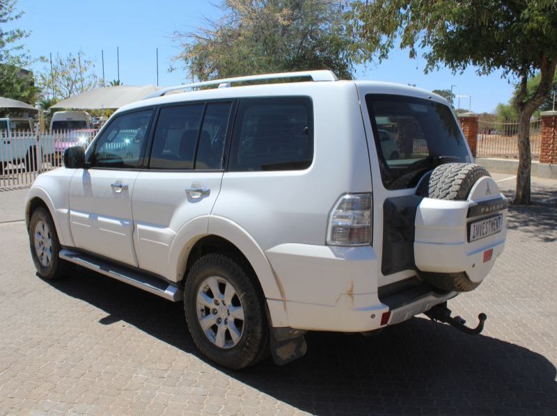 2010 Mitsubishi Pajero 3.2 DID 7 seater pictures