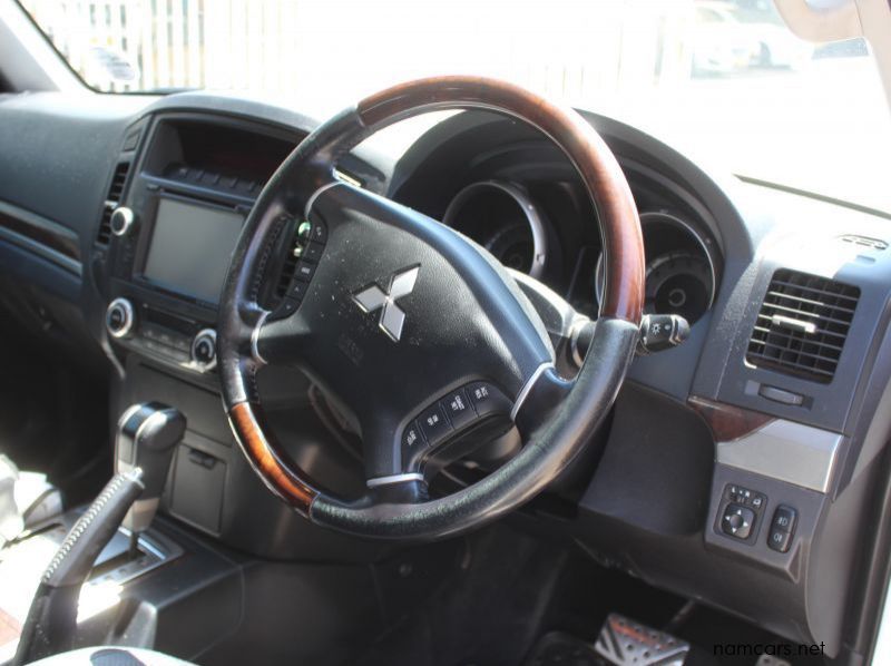2010 Mitsubishi Pajero 3.2 DID 7 seater pictures