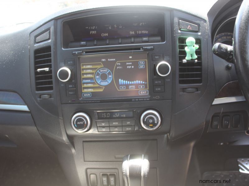 2010 Mitsubishi Pajero 3.2 DID 7 seater pictures