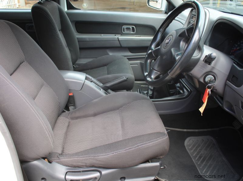 2017 Nissan NP300 2.5TDI D/C 4X4 pictures