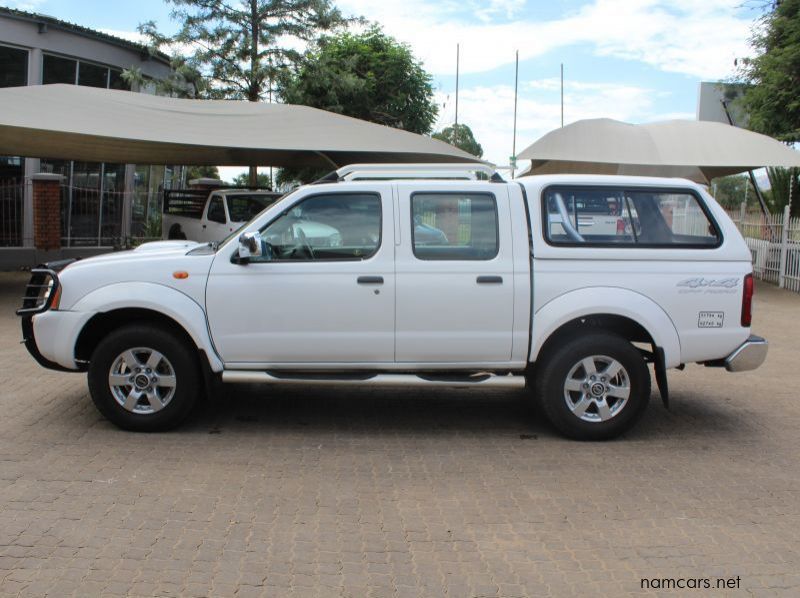 2017 Nissan NP300 2.5TDI D/C 4X4 pictures