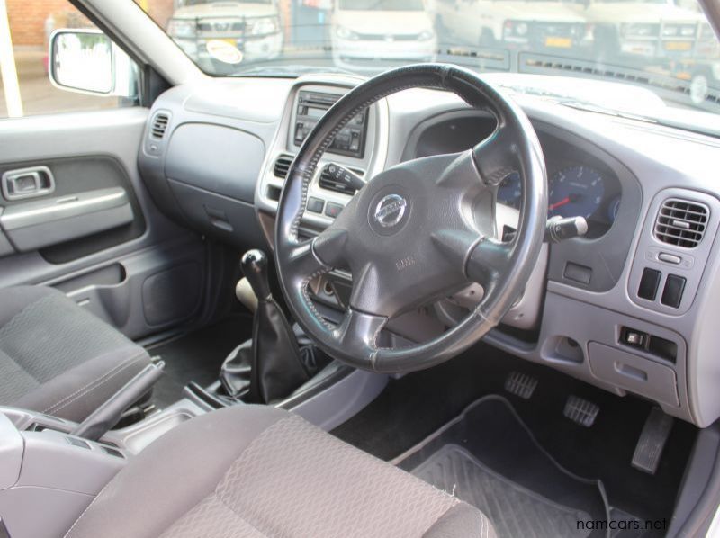 2017 Nissan NP300 2.5TDI D/C 4X4 pictures