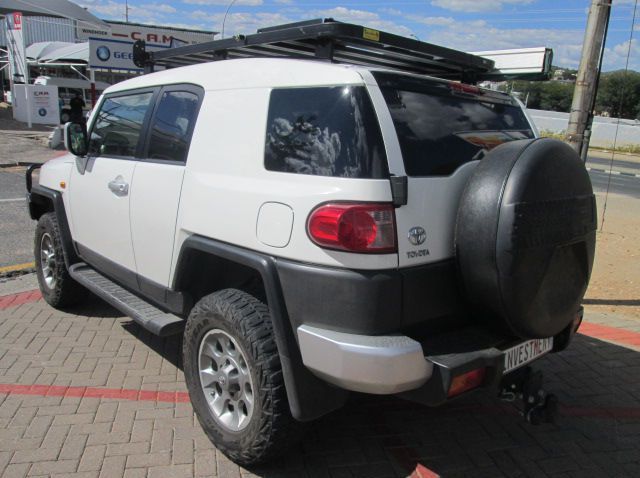 2012 Toyota FJ Cruiser pictures