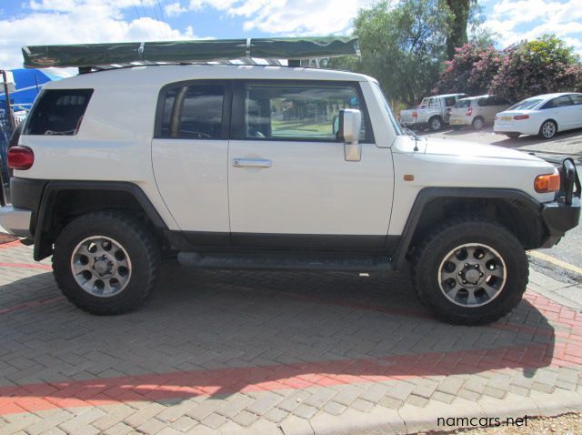 2012 Toyota FJ Cruiser pictures