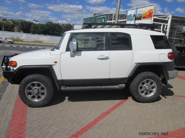 2012 Toyota FJ Cruiser pictures