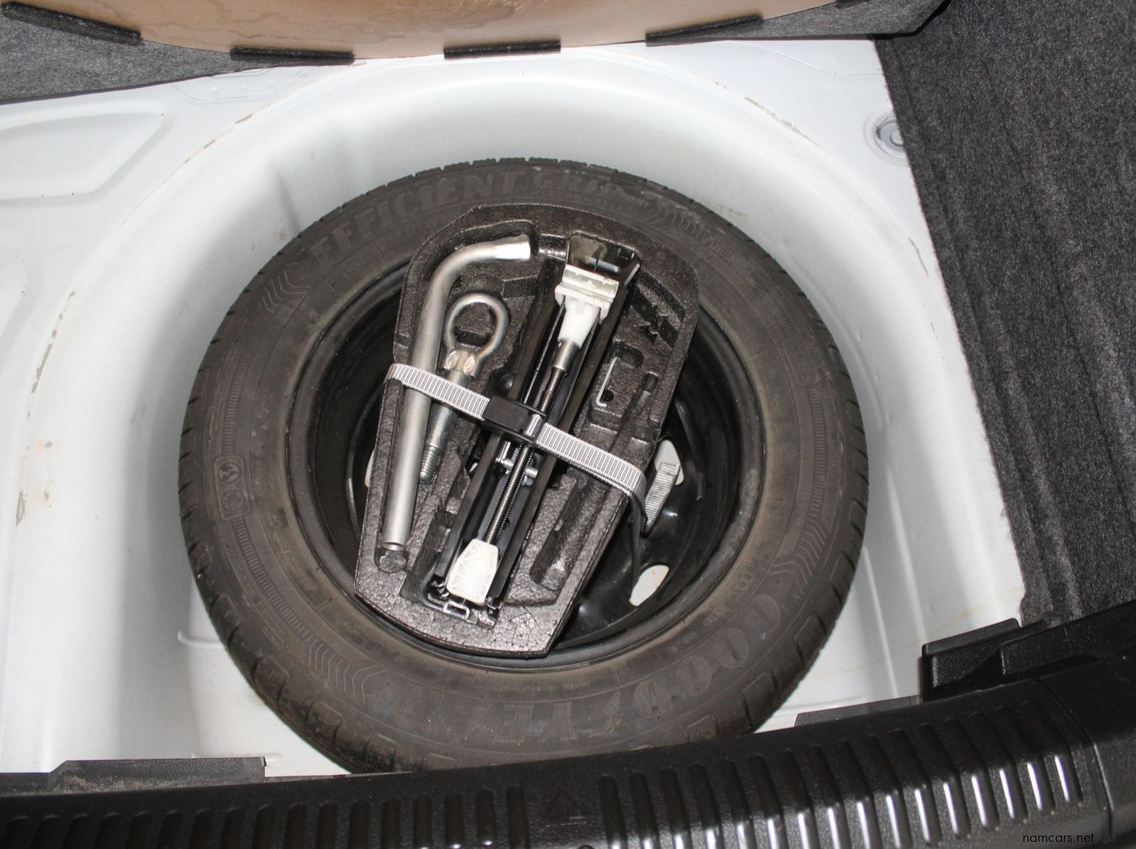 2024 Volkswagen Polo Vivo 1.6 Comfortline Auto pictures