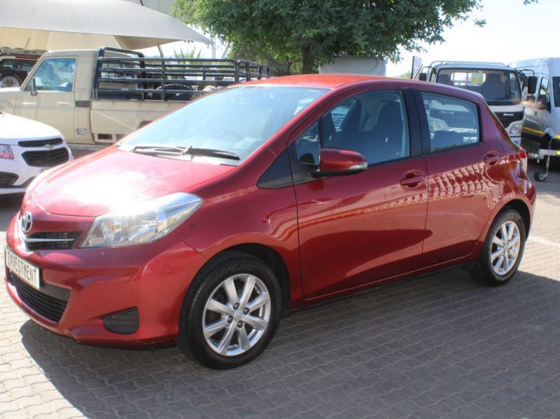 2014 Toyota Yaris 1.3 Manual pictures