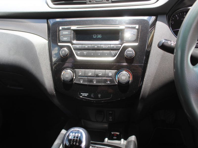 2014 Nissan X-TRAIL 2.0 XE pictures