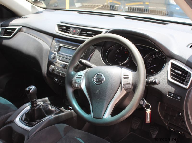 2014 Nissan X-TRAIL 2.0 XE pictures