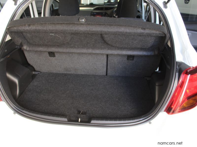 2017 Toyota Yaris 1.3 XS pictures