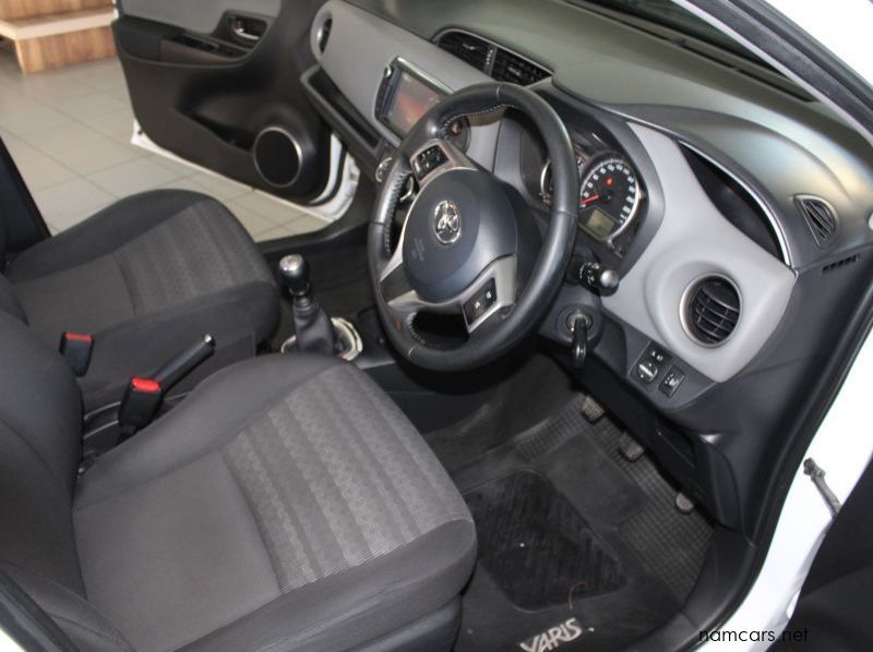 2017 Toyota Yaris 1.3 XS pictures