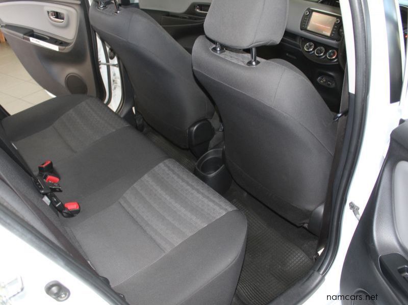 2017 Toyota Yaris 1.3 XS pictures