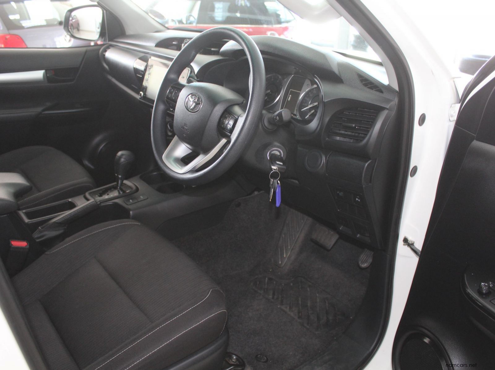 0 Toyota Hilux 2.4GD6 pictures