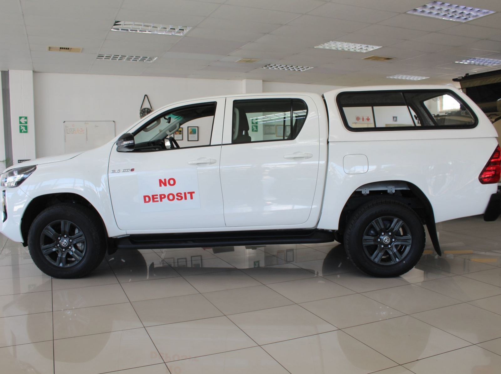 0 Toyota Hilux 2.4GD6 pictures