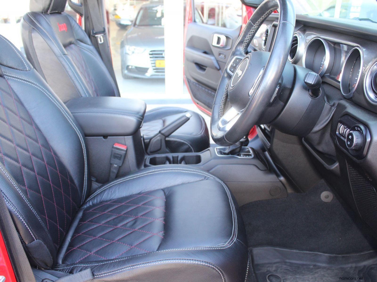 2020 Jeep Sahara Unlimited pictures