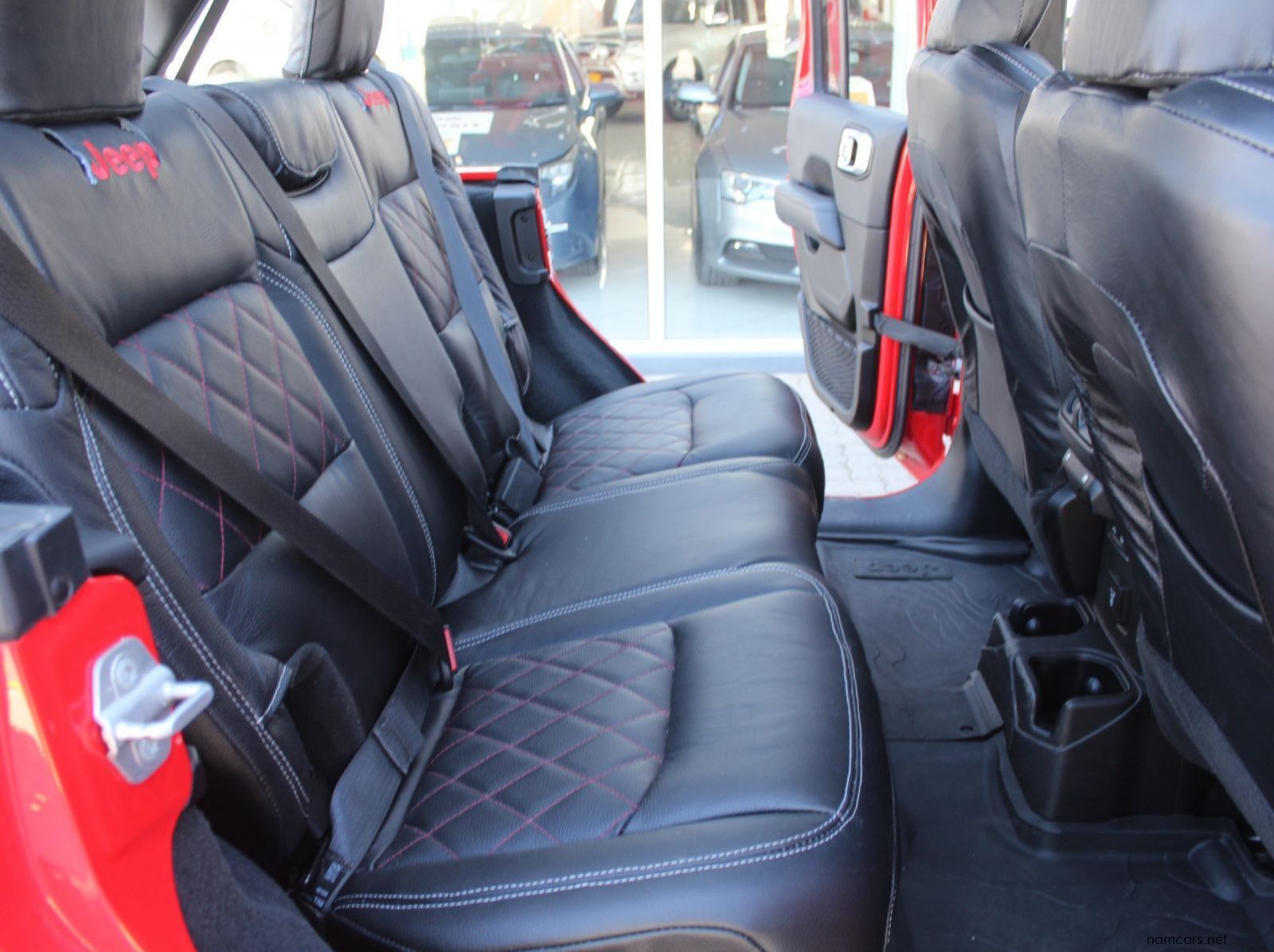 2020 Jeep Sahara Unlimited pictures