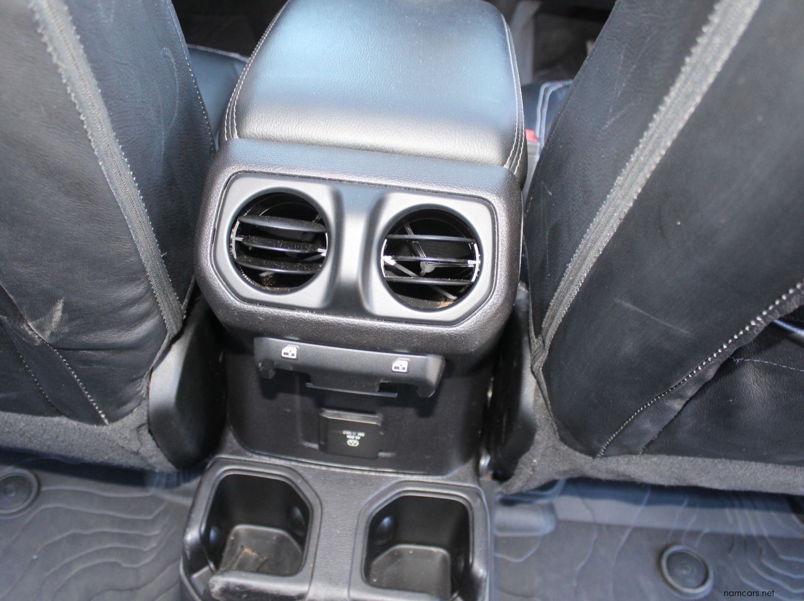 2020 Jeep Sahara Unlimited pictures