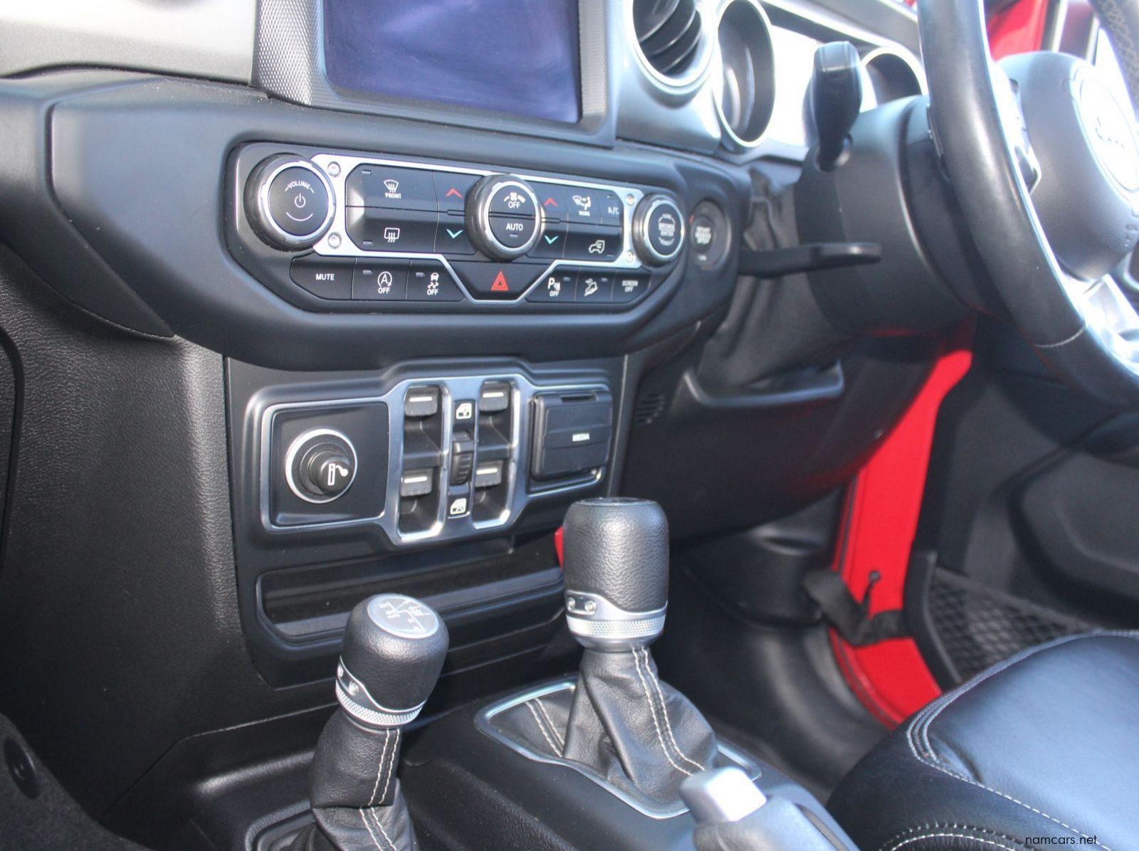 2020 Jeep Sahara Unlimited pictures