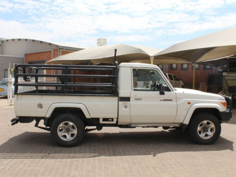 2014 Toyota LANDCRUISER 4.0 V6 S/C 4X4 pictures