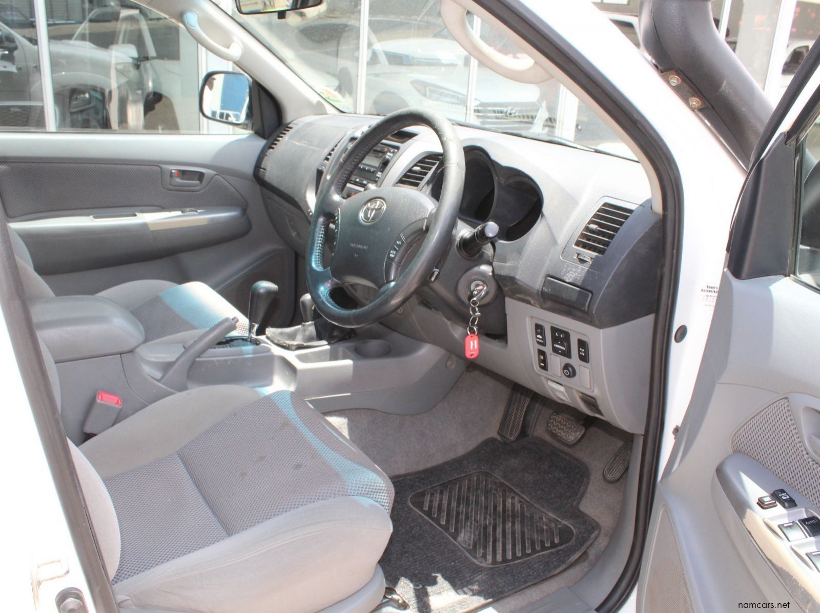 2011 Toyota Hilux 3.0 D4D Dcab pictures