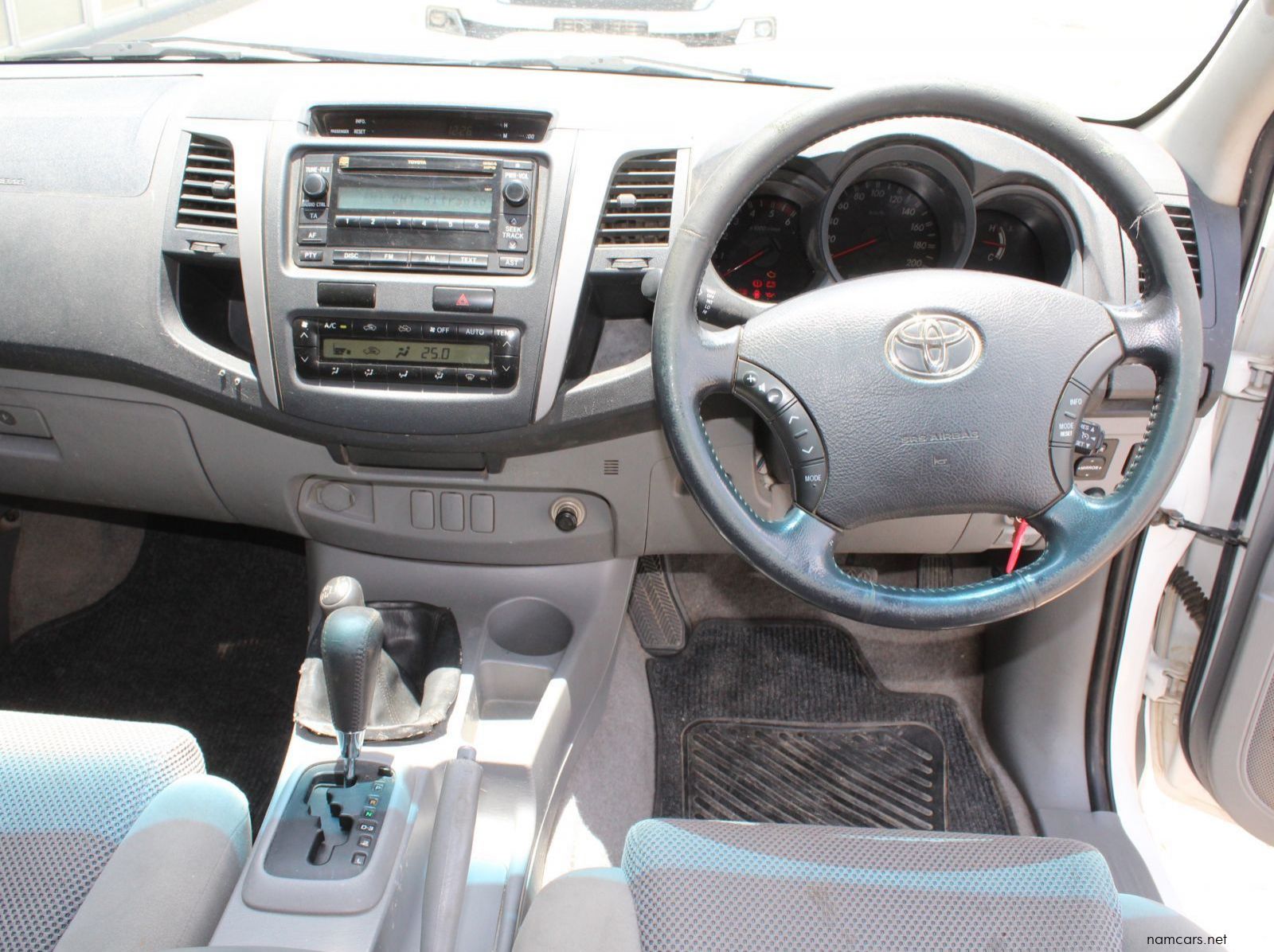 2011 Toyota Hilux 3.0 D4D Dcab pictures