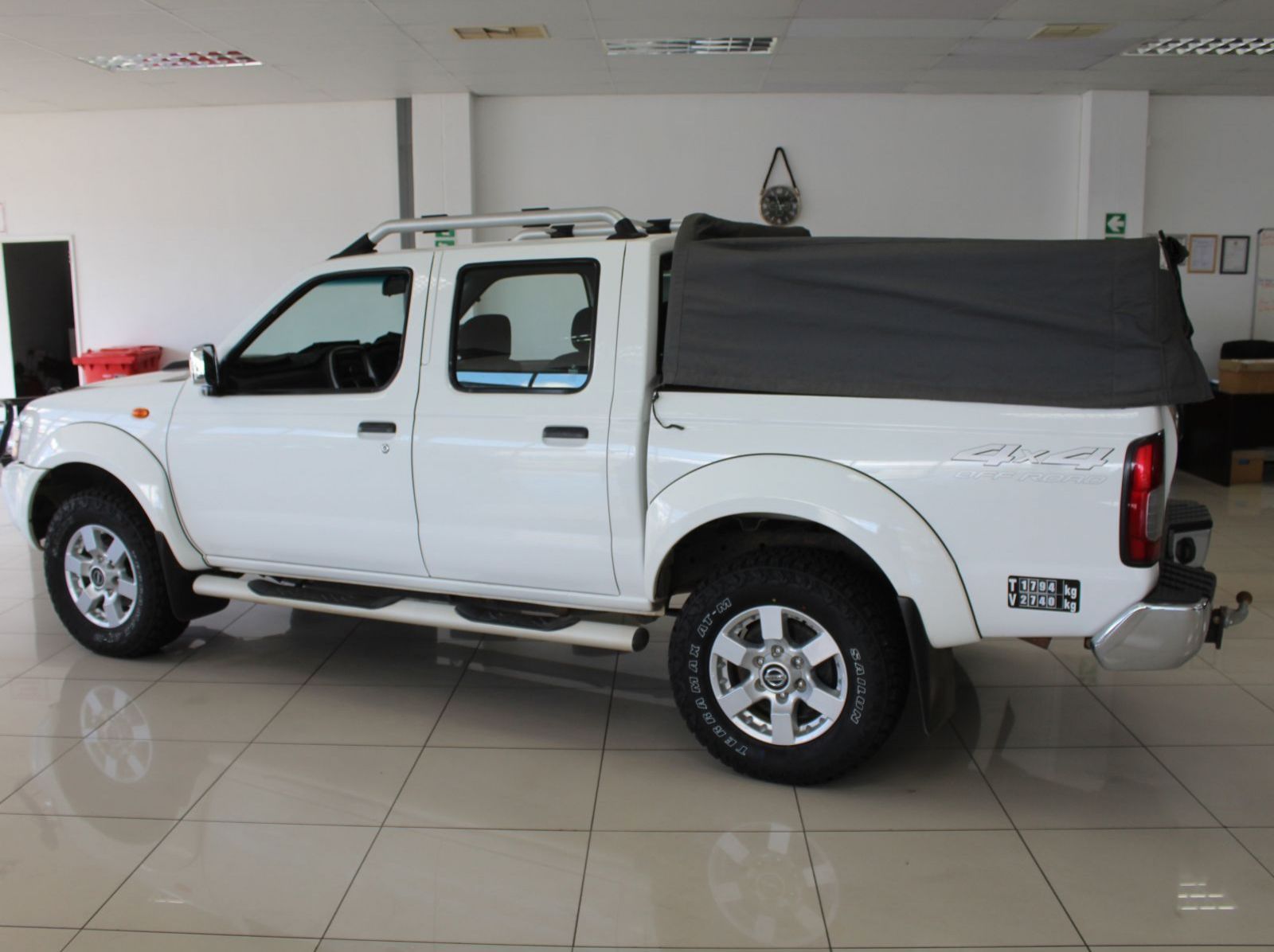 Used Nissan NP300 2.5 TDI Dcab 4x4  for sale in Windhoek, Namibia